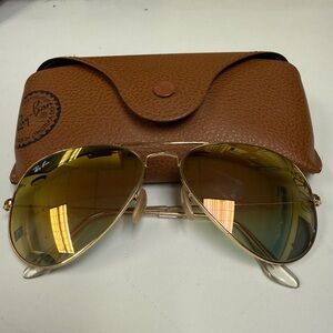 Ray-Ban Gold Frame Aviator Sunglasses